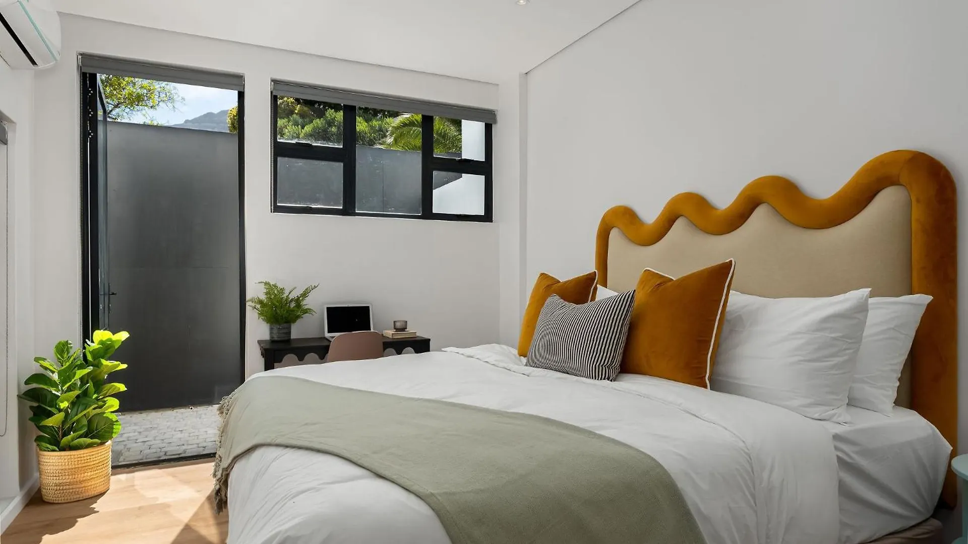 Gasthof Hotel Neighbourgood 1St Crescent Camps Bay Kapstadt